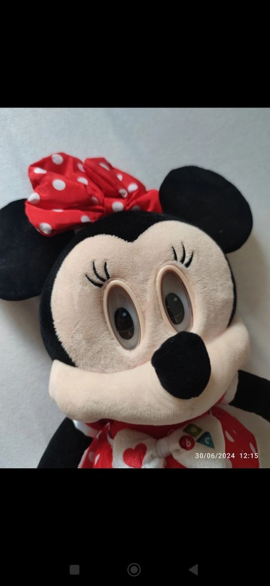 Peluche Minnie interactivo emociones