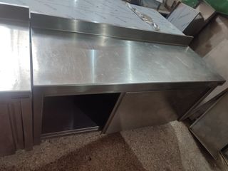 MESA DE ACERO INOX CON PUERTAS 