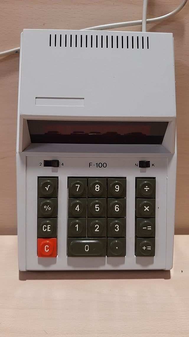 Calculadora TRQ modelo F-100