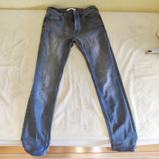 Pantalón vaquero gris
