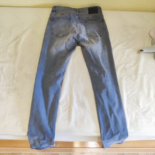 Pantalón vaquero gris