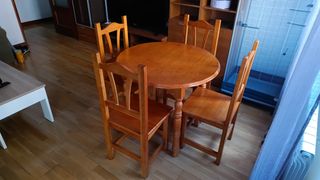 Mesa y 4 sillas
