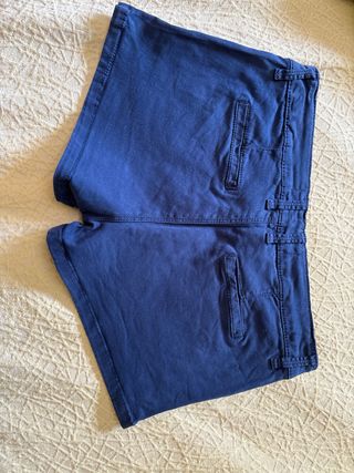 Short azul marino Stradivarius