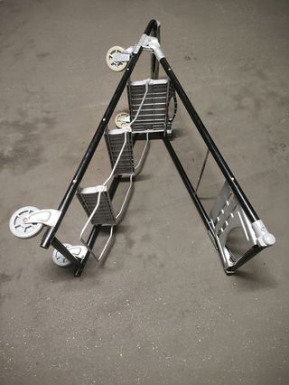 ESCALERA-CARRO METAL RUEDAS.