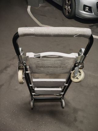 ESCALERA-CARRO METAL RUEDAS.