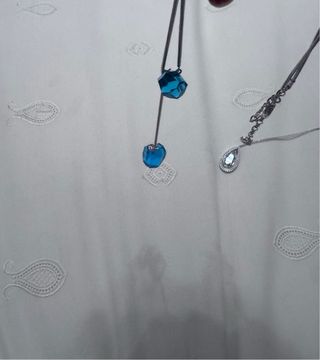 DOS COLLARES DE SWAROVSKI
