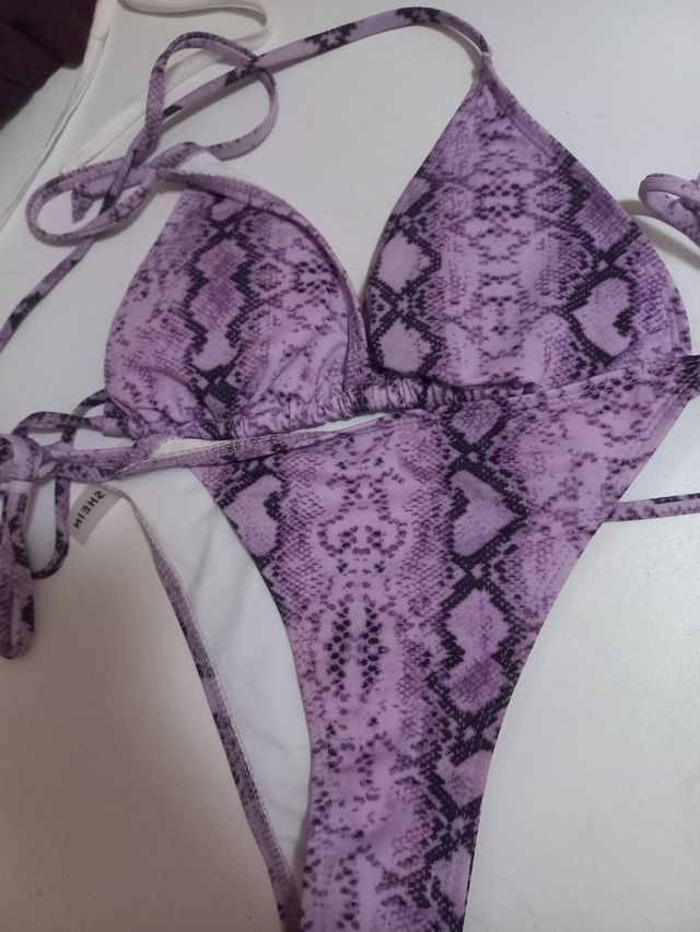 Bikini morado estampado serpiente