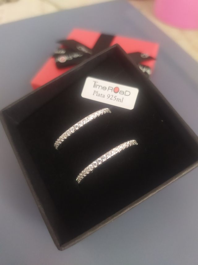 Pendientes aros de plata de ley.