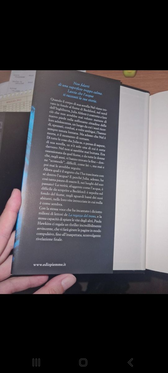 Paula Hawkins, Dentro l'acqua