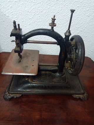 Máquina de coser antigua