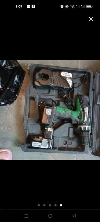 se vende taladro percutor