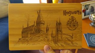 Tabla madera grabada Hogwarts