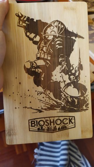 Tabla madera grabada bioshock