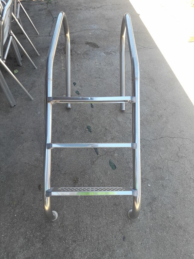 Escada da piscina.