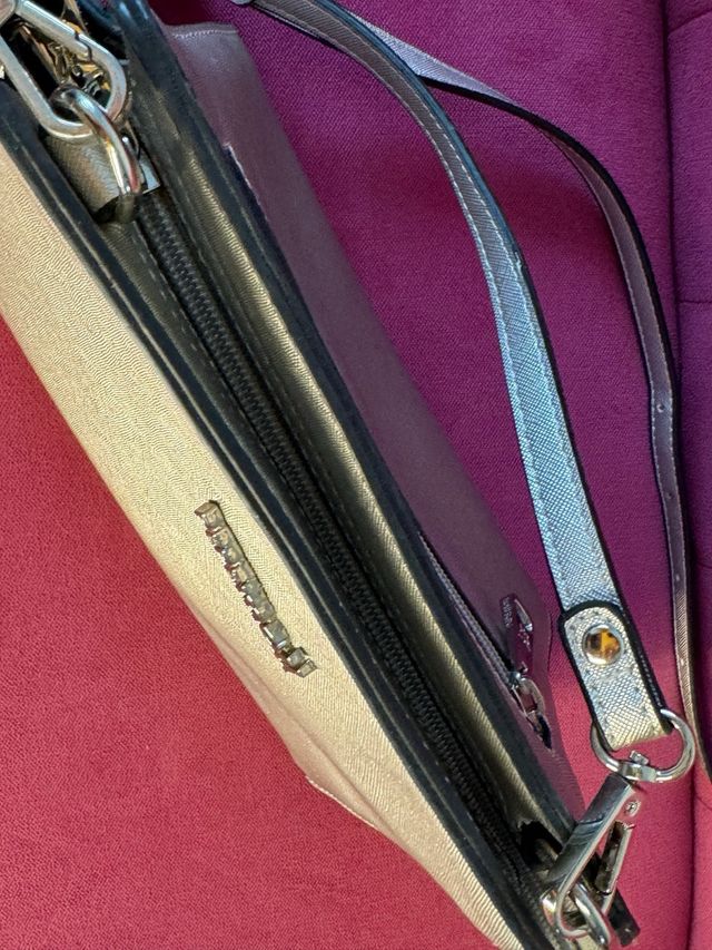 Bolso plateado de piel pequeño