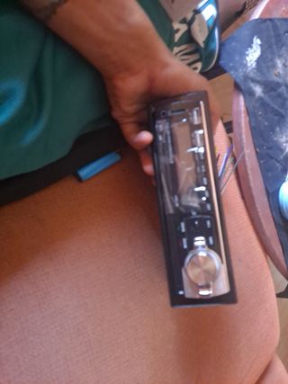 Radio con Bluetooth y mando universal