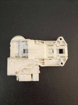 BLOQUEO DE PUERTA DE LAVADORA AEG 9K