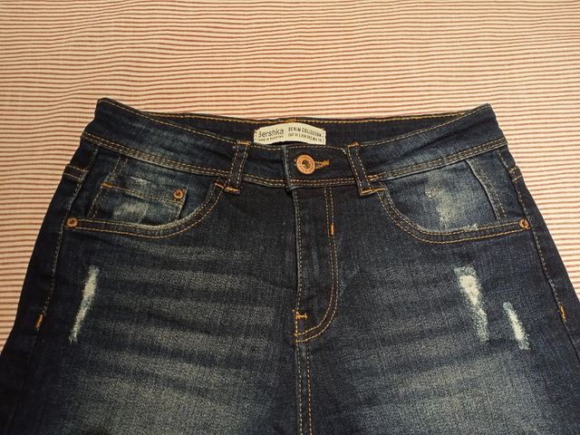 SHORT BERSHKA, TALLA 36.