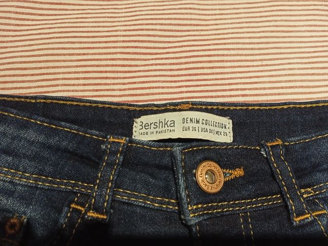 SHORT BERSHKA, TALLA 36.