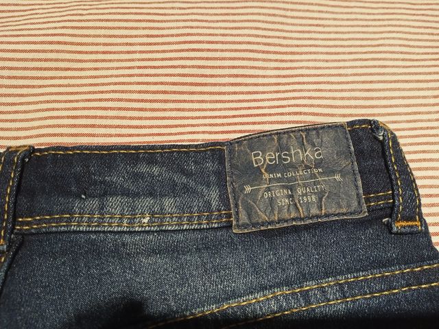 SHORT BERSHKA, TALLA 36.