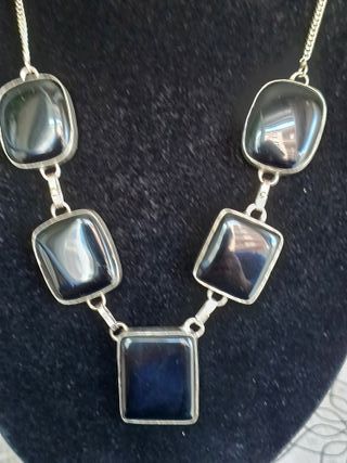 Excelente collar de grandes onix y plata.