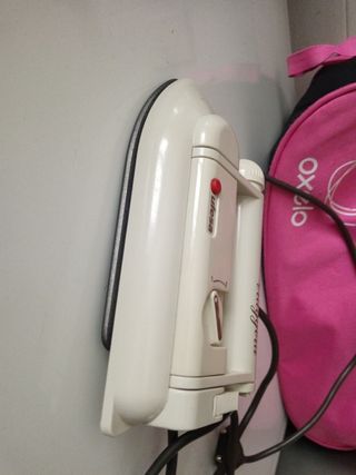 Plancha de viaje para ropa. 