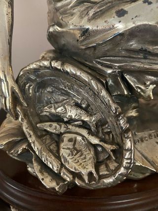 Dolce e pensierosa pescatrice