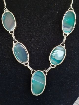Elegante collar de agata azul y plata