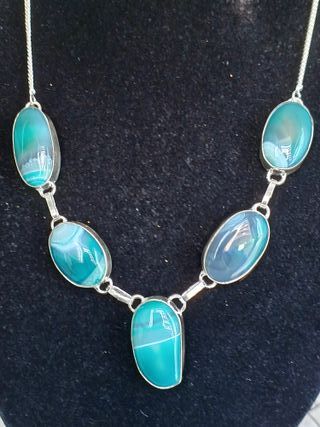 Elegante collar de agata azul y plata