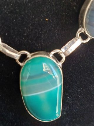 Elegante collar de agata azul y plata