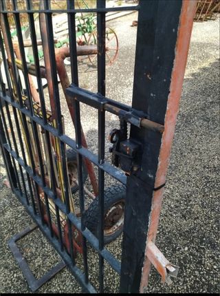 Puerta hierro 
