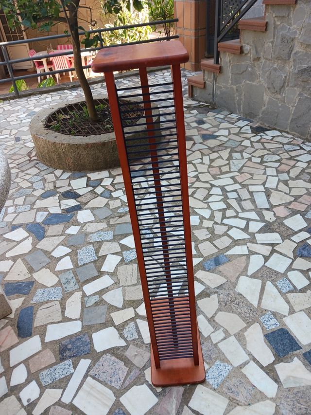 Ripiano per lasciare cassette o dischi