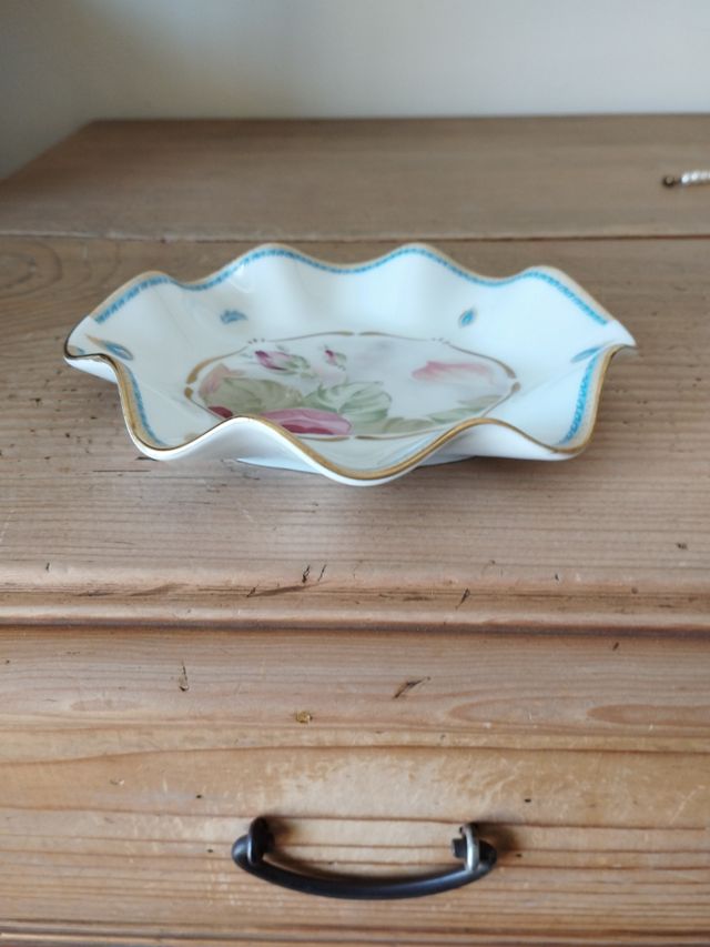 Piattino in fine porcellana