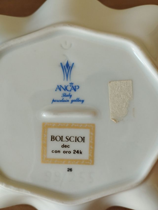 Piattino in fine porcellana