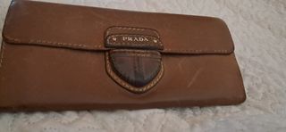Billetera de piel  Prada vintage. 