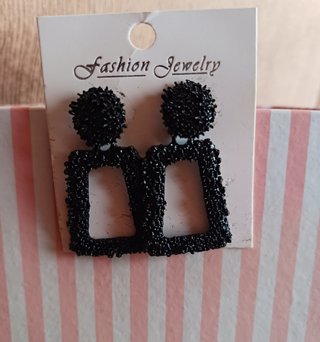 Pendientes Negros