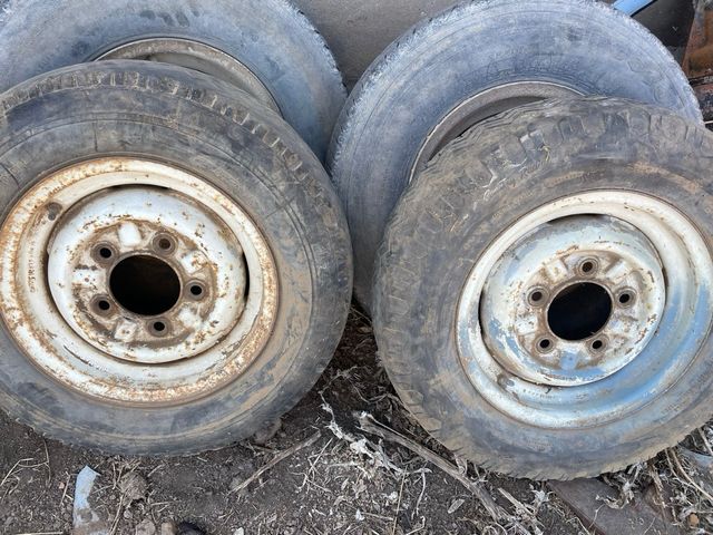 llantas land rover santana