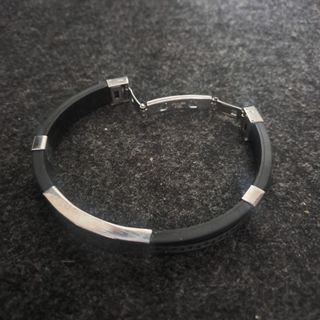 Braccialetto uomo in caucciù ed acciaio 