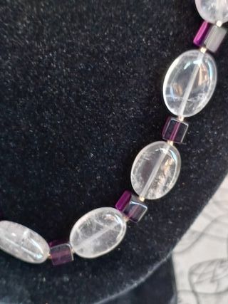 Collar de diferentes amatistas y  plata.