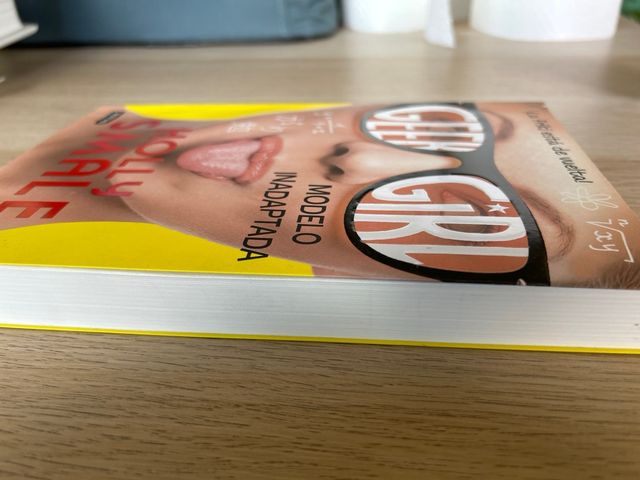 Libro: Modelo inadaptada:¡La friki está de vuelta!