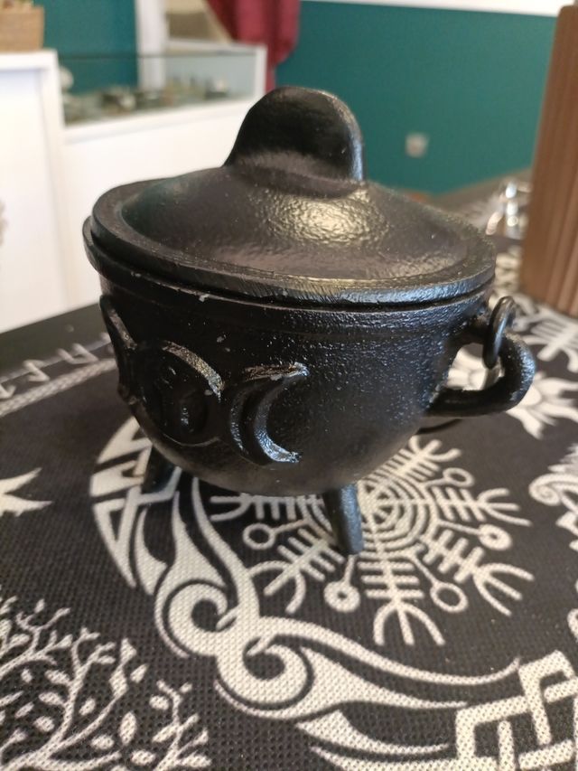 Caldero de Bruja de Hierro fundido