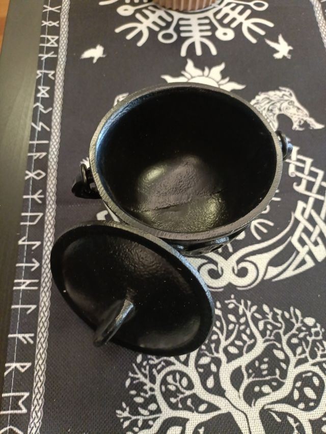 Caldero de Bruja de Hierro fundido