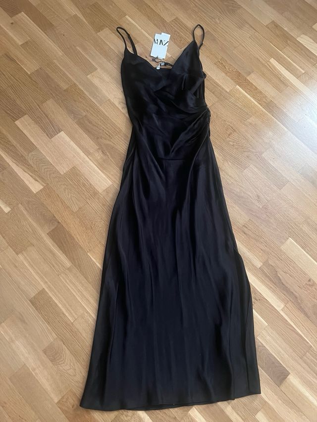 Vestido con etiqueta
