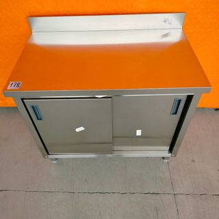 🔲 Mesa Mural de acero con Puertas Corredizas