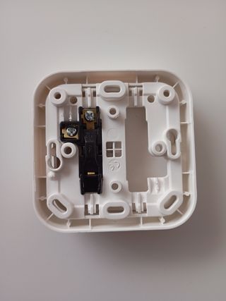 Interruptor timbre exterior vivienda.