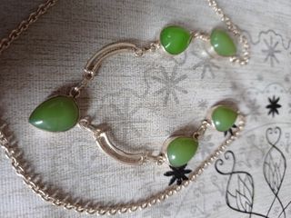 Otro collar: Este de jade verde y plata.