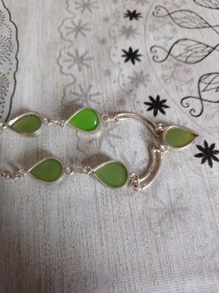 Otro collar: Este de jade verde y plata.