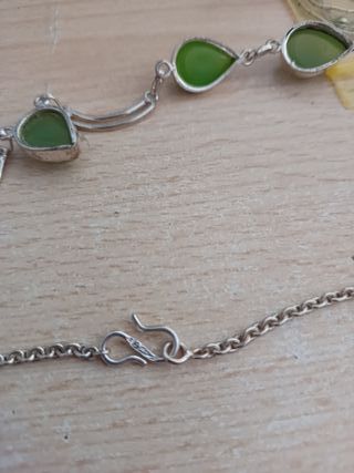 Otro collar: Este de jade verde y plata.