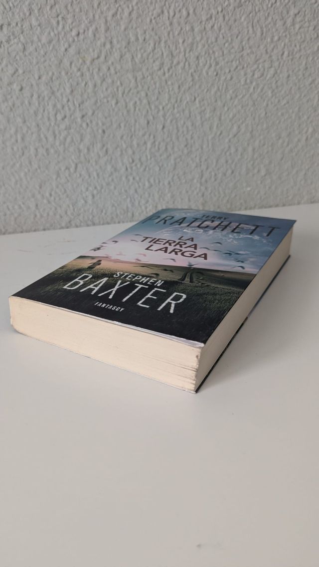 Libro: "La tierra larga" TERRY PRATCHETT