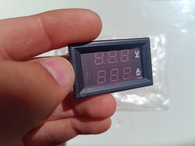 Display digital 45mm x 26mm (tensão e corrente )